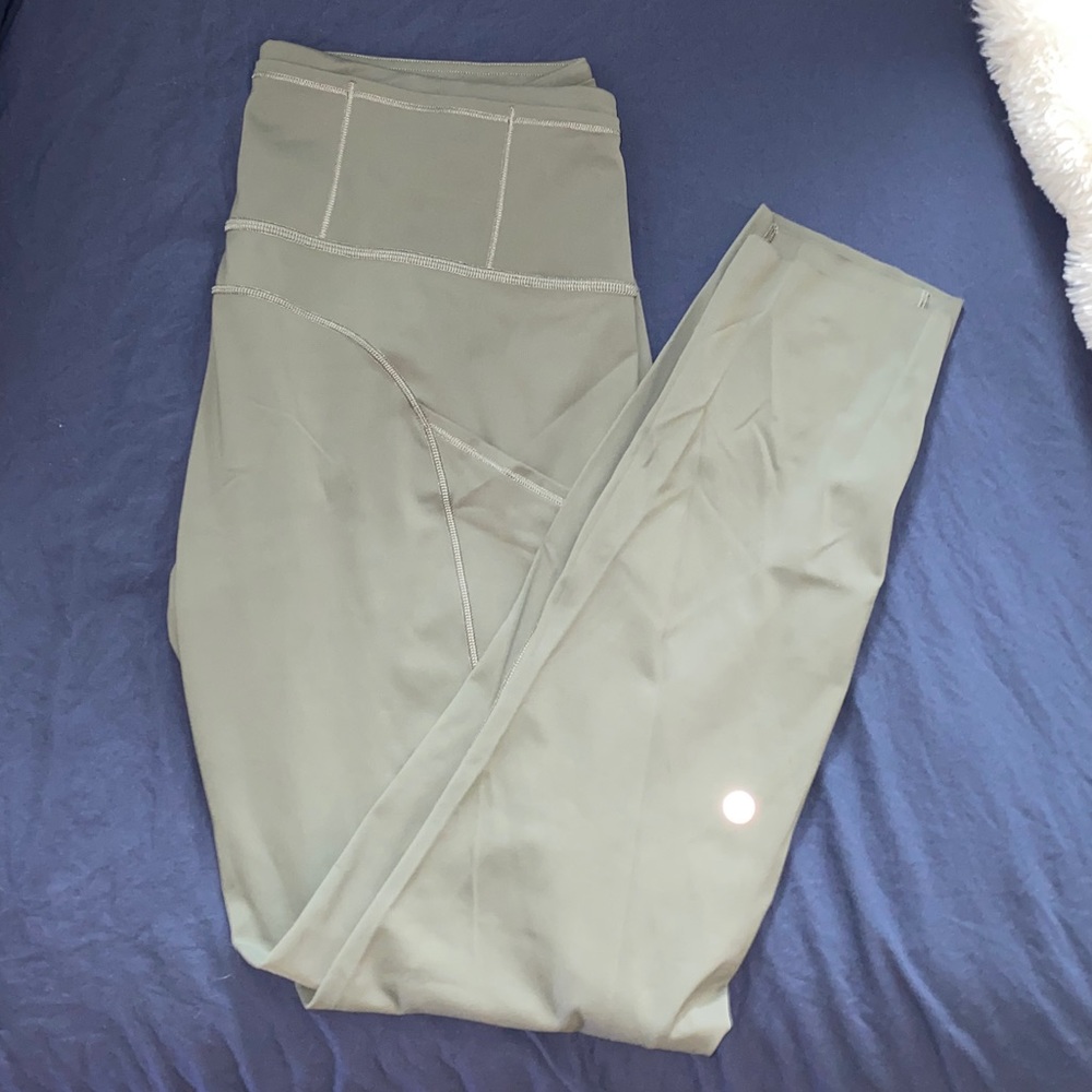 lululemon cropped yogas size 10